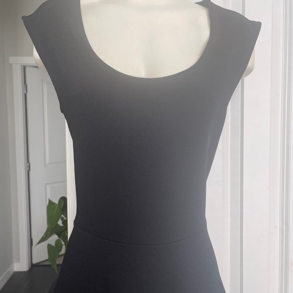 Super cute Black skater dress - Picture 2 of 4